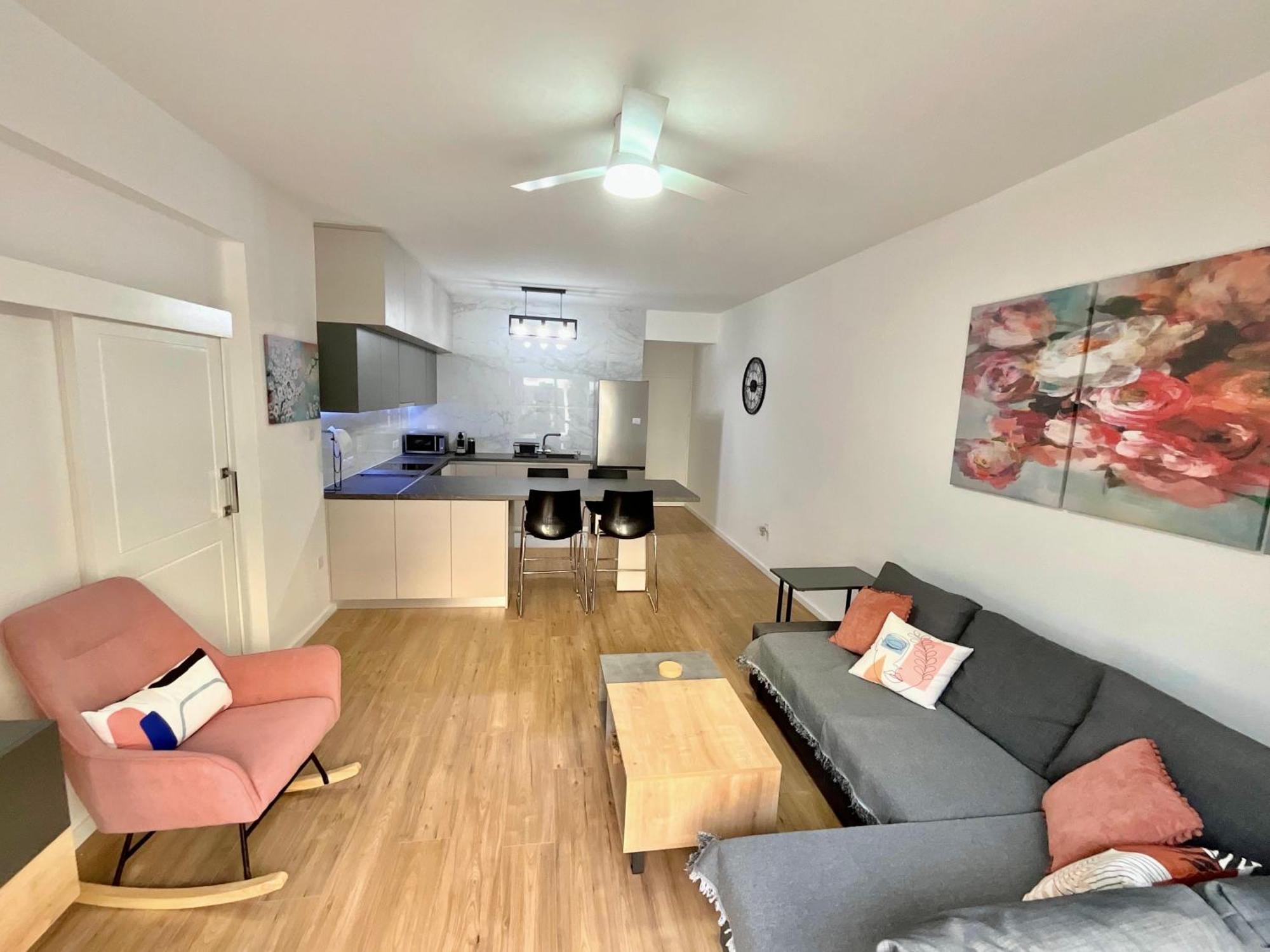 Modern Apartment Near Mckenzie Beach Larnaka Zimmer foto