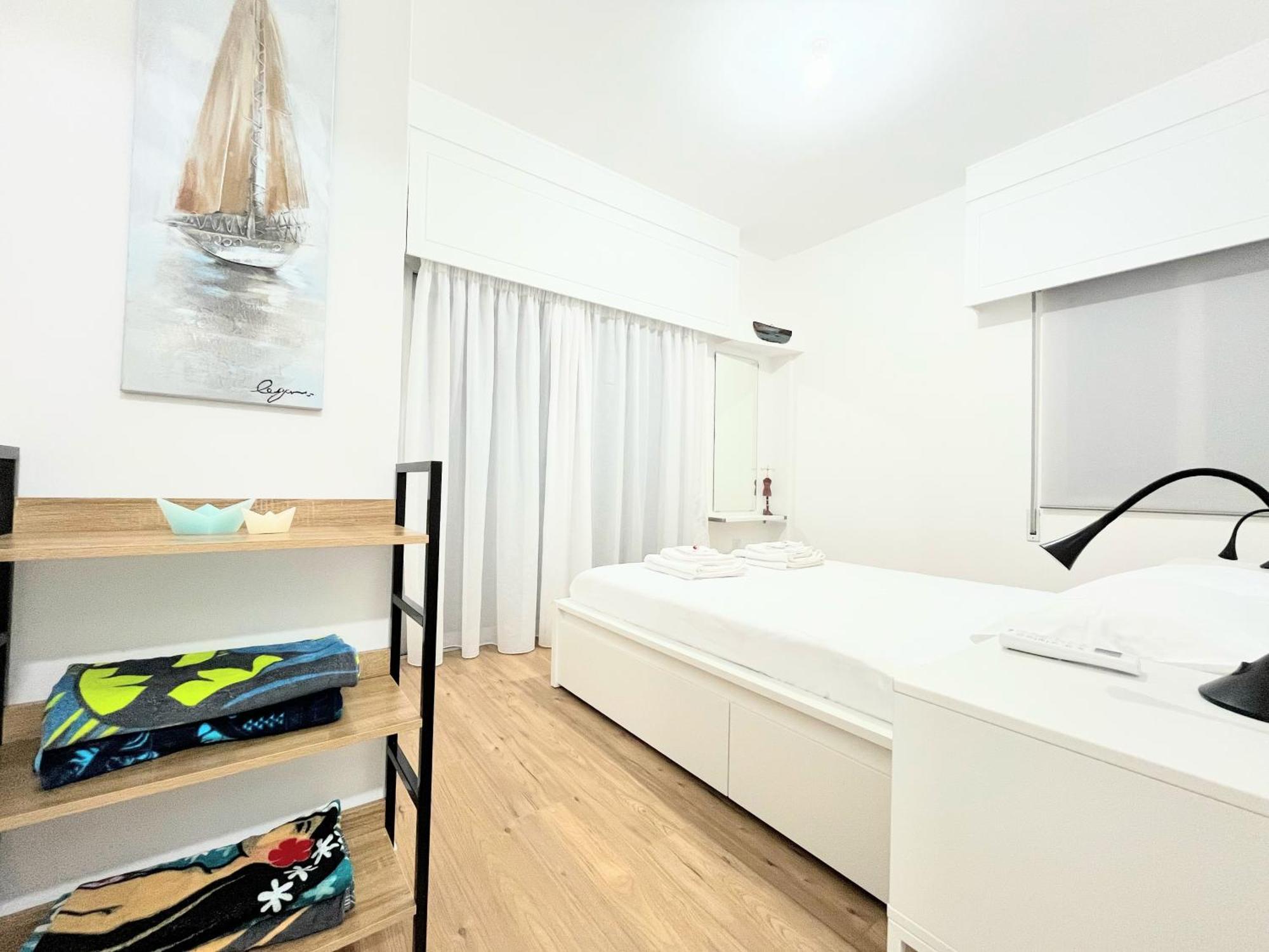 Modern Apartment Near Mckenzie Beach Larnaka Exterior foto