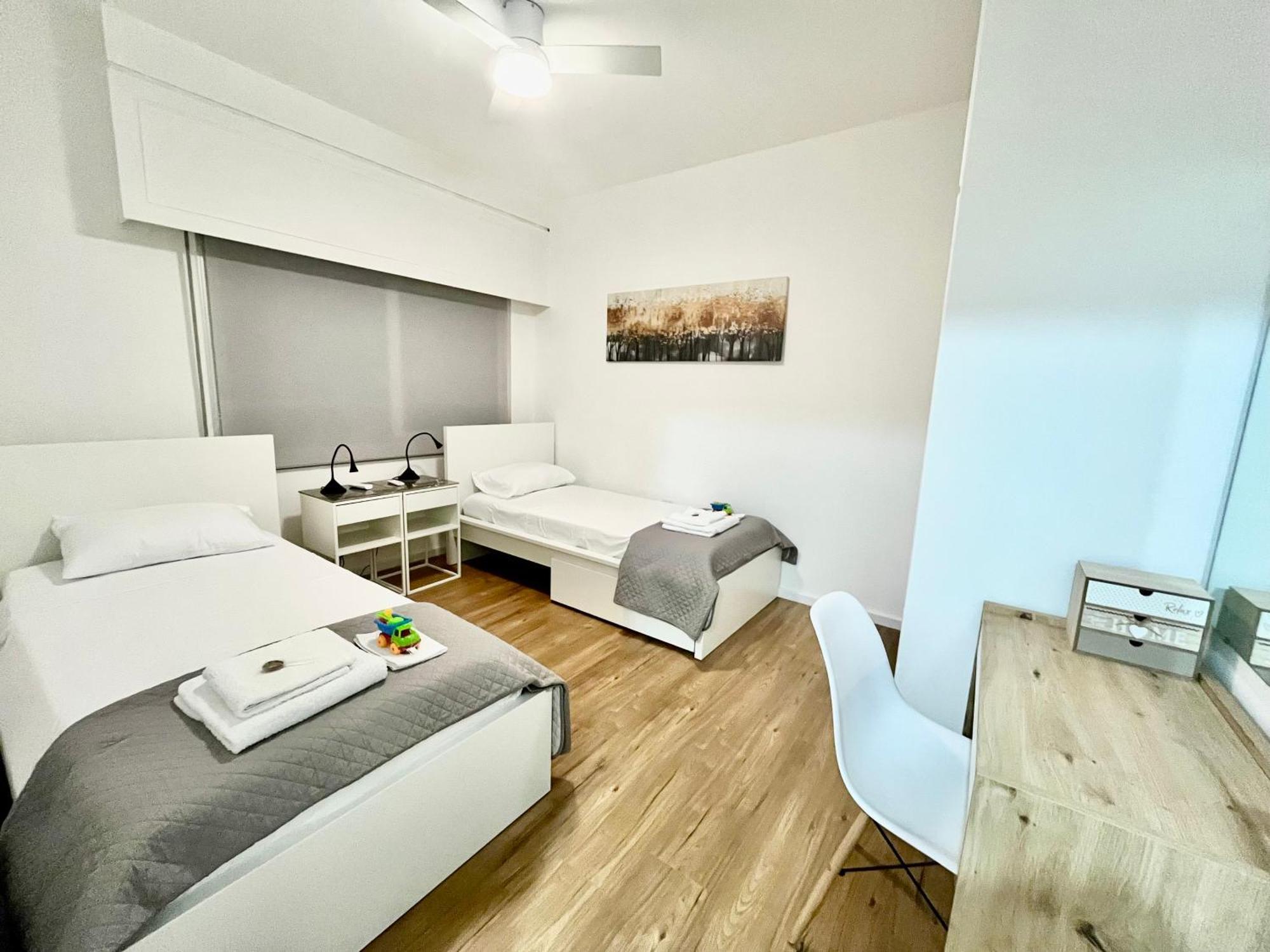 Modern Apartment Near Mckenzie Beach Larnaka Exterior foto